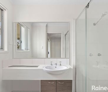 FANTASTIC LOCATION & PEACEFUL HOME! NBN, Air-Con, 3 Bed 2&1/2 Bath ... - Photo 1