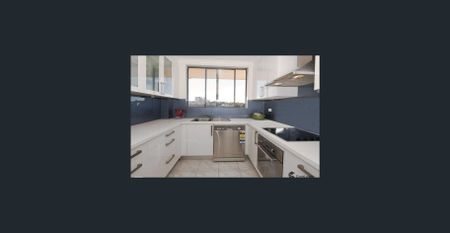 Oversized 3-Bedroom in Prestigious Grosvenor Court – Stunning Views & Modern Living! - Photo 5