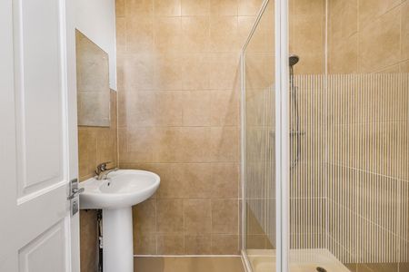 Studio Flat, Chichele Road, NW2 - Photo 5