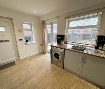 2 bedroom semi-detached house to rent - Photo 6