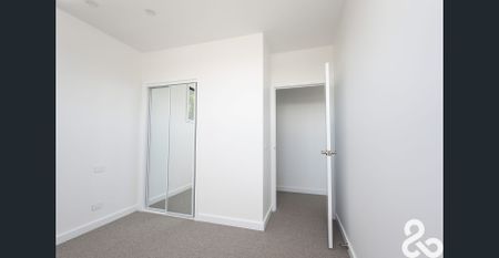 Stunning As New 3-Bedroom Townhouse - Luxury Living at Its Best! - Photo 2