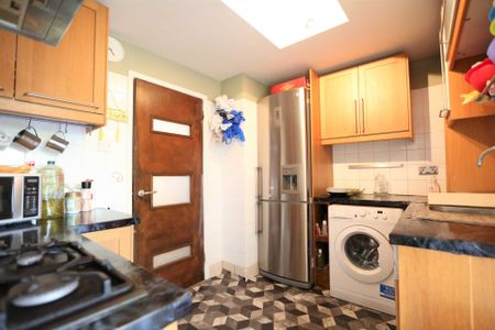 Price £1,850 pcm - Available Now - Unfurnished - Photo 5