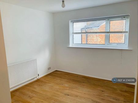 3 bedroom terraced house to rent - Photo 3