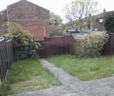 Two bedroom terraced house in Winklebury, Basingstoke - Photo 6