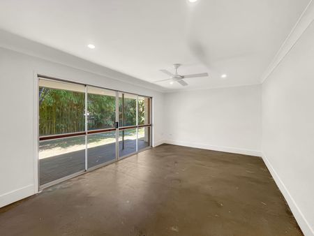 Spacious Home in a Prime Mullumbimby Location (Electricity Included) - Photo 3