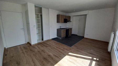 location Appartement T1 DE 27.7m² À COLOMBES - Photo 2