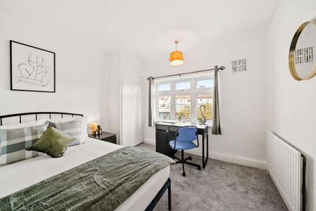 1 bedroom in a house share to rent - Photo 3