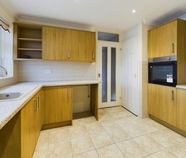 2 bedroom semi-detached bungalow to rent - Photo 5
