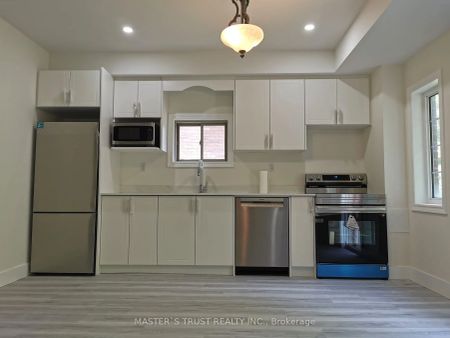 Detached Home For Lease | N9254535 - Photo 5