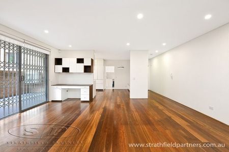 Generously Proportioned Apartment in Great Location! - Photo 3