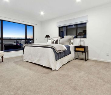 Stunning Near-New 4-Bedroom Townhouse in Central Takapuna - Photo 4