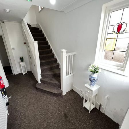 1 bedroom in a house share to rent - Photo 4