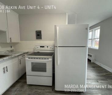 NEWLY RENOVATED 1-BEDROOM/1BATH APARTMENT + HYDRO - Photo 3