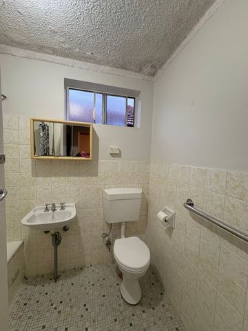 2 bedroom unit located in quiet street. - Photo 5
