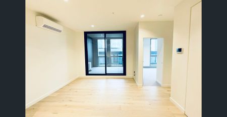 R.Iconic - Spacious 1 Bedroom PLUS a Study Apartment!! - Photo 3