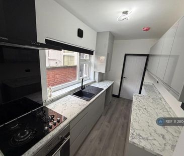 3 bedroom terraced house to rent - Photo 2