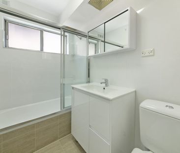 Renovated Ground Floor Two Bedroom Unit with Air Conditioning and L... - Photo 5