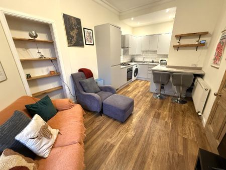 2 bedroom flat to rent - Photo 2