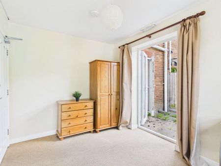1 bedroom semi-detached house to rent - Photo 2