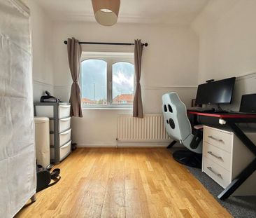 3 bedroom end of terrace house to rent - Photo 1