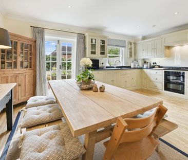 SHORT LET ONLY - A spacious, modern semi-detached townhouse situate... - Photo 6