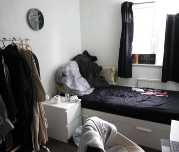 3 bedroom semi-detached house to rent - Photo 3