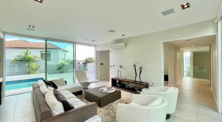 Snapper Rock Retreat with Private Pool - Photo 3