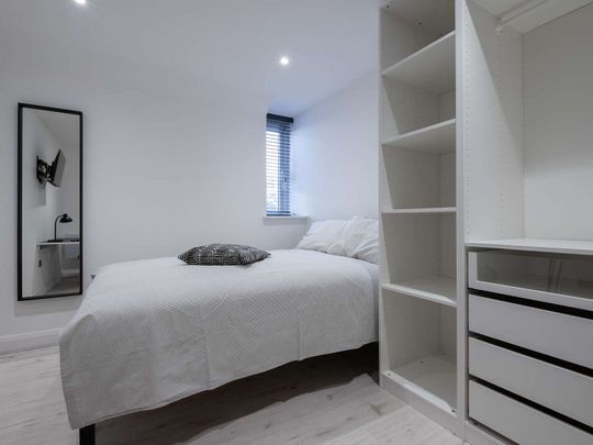 Apt 3, Aberdeen House Room 5 - Photo 1