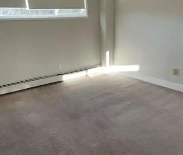 7715 159st — Bungalow 3 Bedroom 1 Bath - Photo 4