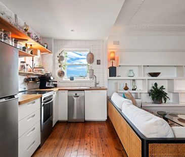 Art Deco Apartment with Huge Private Rooftop Terrace - Photo 5