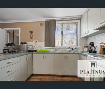 Spacious 3-Bedroom Duplex with Timber Floors - Photo 2