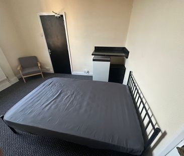 Room in a Shared House, Warwick Road, B11 - Photo 3