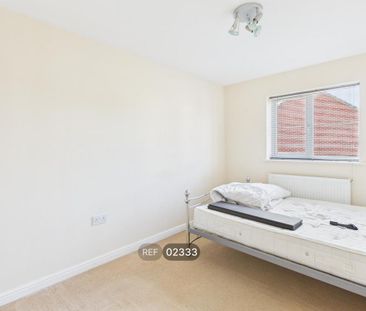 3 bedroom terraced house to rent - Photo 3