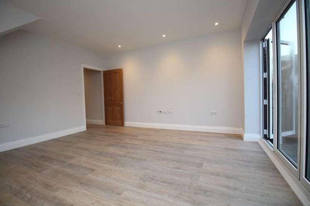 Camden Road, Maidenhead, Berkshire, SL6 - Photo 1