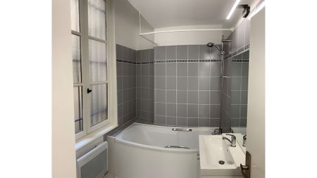 NIMES COUPOLE STUDIO MEUBLE DE 31.8 M2, - Photo 4