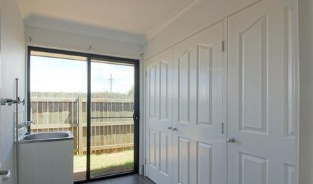 Modern Family Home in Quiet Oakey - Photo 3