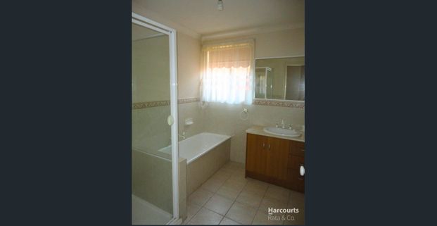 Spacious and Modern Living at 13 Royal Place, South Morang - Photo 1