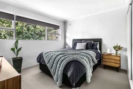 Renovated Two Bedroom Apartment within walking distance to Summer Hill Station - Photo 4