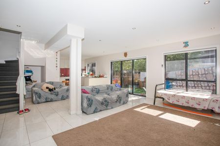 Spacious & Convenient! - Photo 4