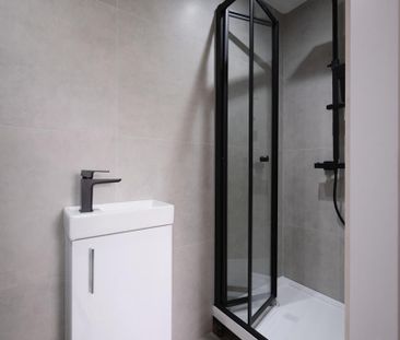 6 bedroom house of multiple occupation to rent - Photo 3