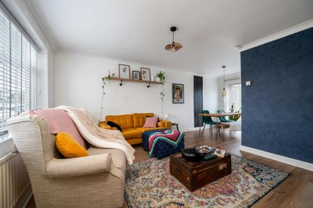 3 bedroom semi-detached house to rent - Photo 2