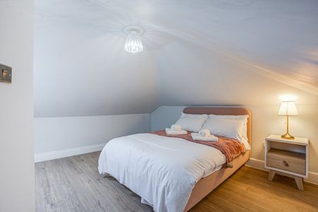 4 Bed Semi-Detached House, Durham Road, E12 - Photo 5