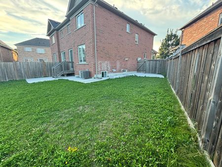 For Lease - 39 SUSSEXVALE Drive, Brampton, Ontario - Photo 5
