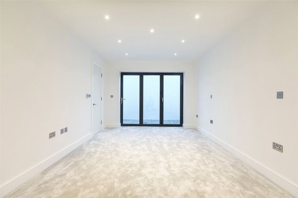 Treebank Gardens, W7, Ealing - Photo 1