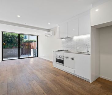 Spacious Richmond Apartment with Large Private Courtyard - Photo 6
