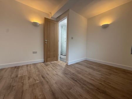 Dove Bank, Uttoxeter - Photo 2