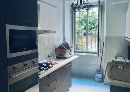 Monteverde Vecchio: Modern 2 bedroom, 2 bath, large living room, separate kitchen. Bright, silent, parquet floors, situated in lovely period building, excellent area, near park. Ref. 2364.