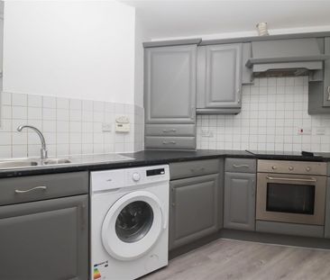 2 Bedroom Flat - Second Floor - Photo 4