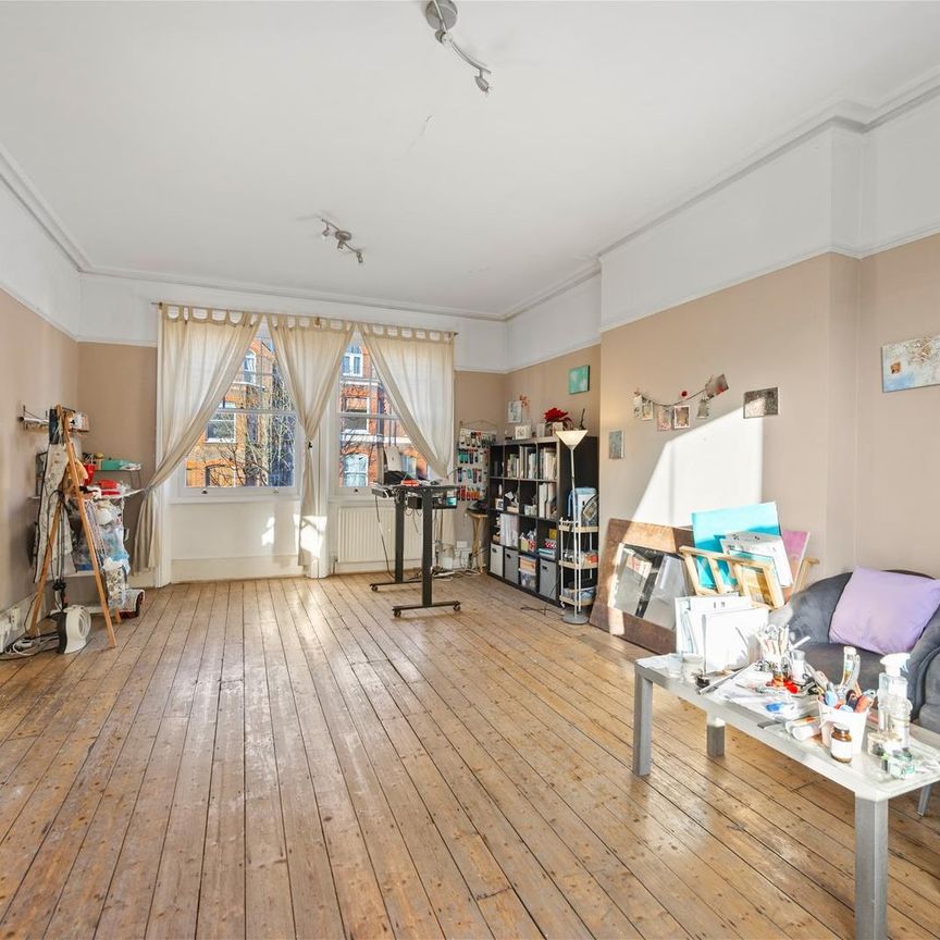 Greencroft Gardens, South Hampstead, London - Photo 1