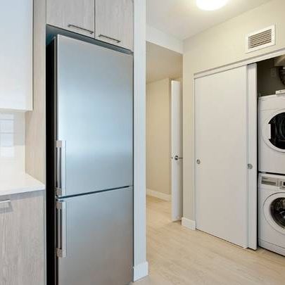 Elegant One Bedroom Walking Distances to Grocery, Skytrain & More! - Photo 1